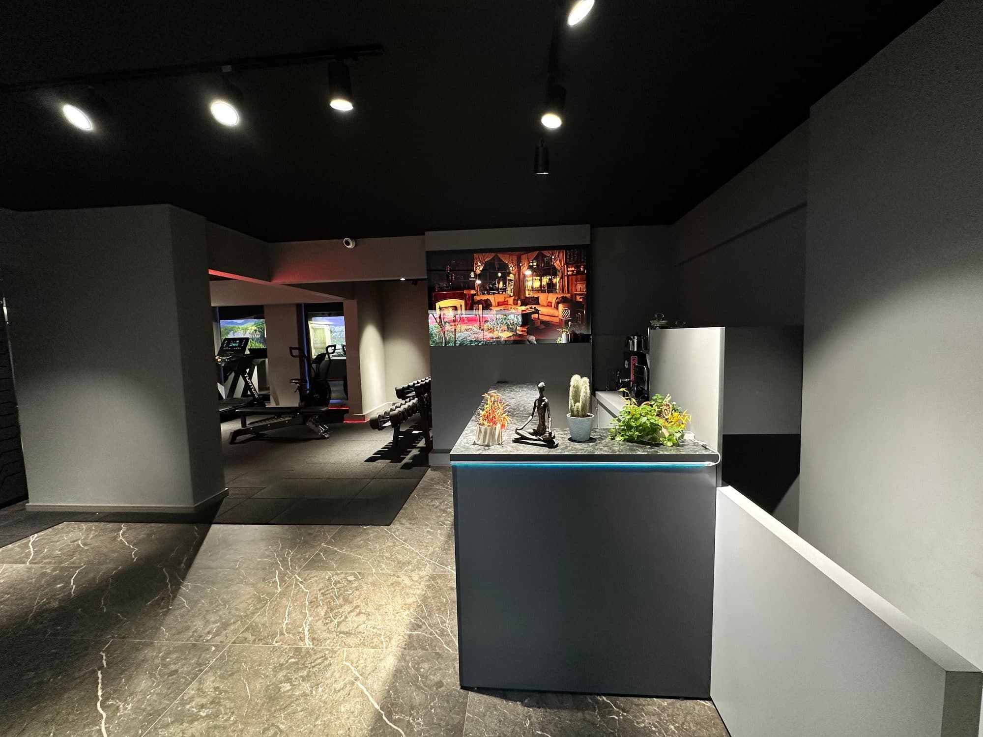 Resepsiyon ve kafe bar alanı